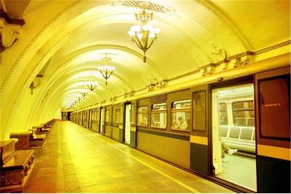 地鐵離去莫斯科攻略 地鐵跑酷莫斯科版本