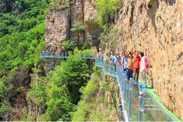 平谷天云山玻璃棧道攻略