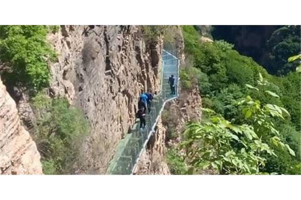 平谷天云山玻璃棧道攻略